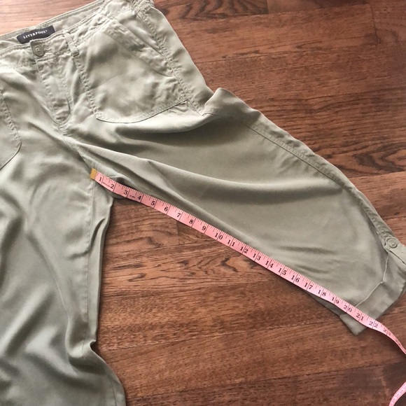 Liverpool Lightweight Cargo/Utility Capris - Picture 4 of 11